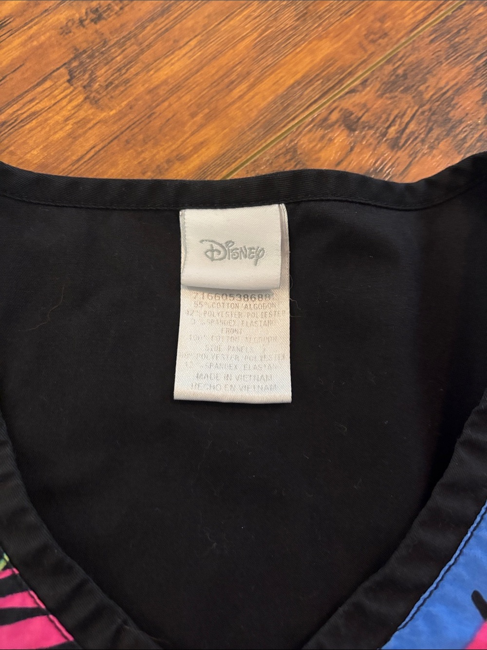Disney Bundle lot of 2 scrub top both size M no flaws lion king little mermaid - Picture 8 of 9